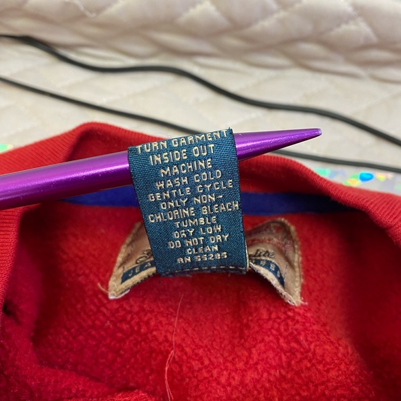 Vintage 90s Jeans By Express Sport D’Hiver Winter Embroidered XS Red Sweatshirt - Picture 14 of 15